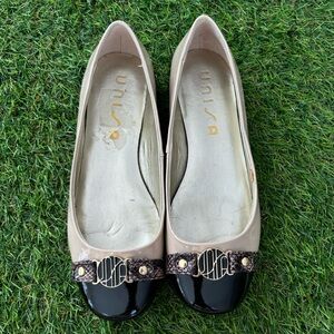 Unisa Cream and Black Size 7 Flats